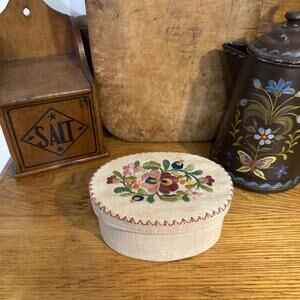 VTG Primitive Needlepoint Crewel Floral Jewelry Trinket Box Folk Art Cottage